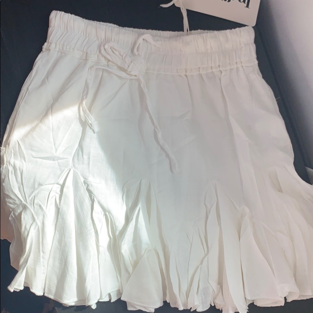 White flowy skirt